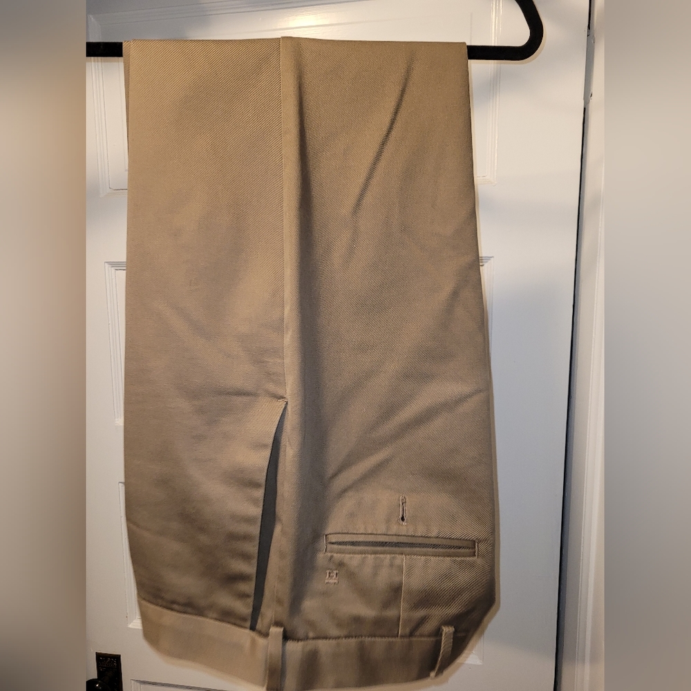 Haggar classic fit Work to Weekend Brown dress pants 40x30